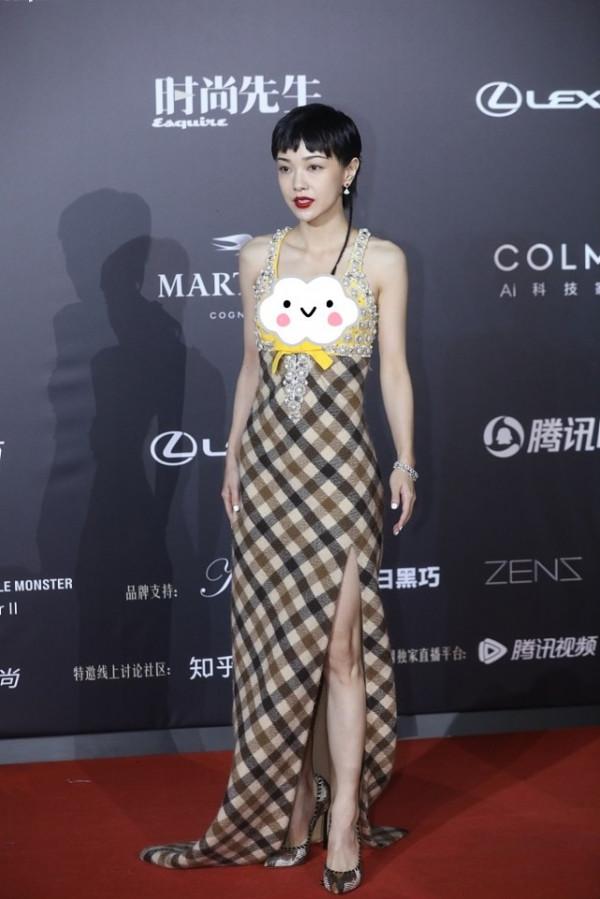 郭采潔雖然長得幼稚,穿衣風格卻很成熟,看著太有女人味 郭采潔雖然長得幼稚,穿衣風格卻很成熟,看著太有女人味