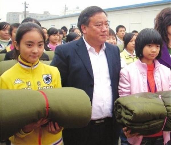 2008年,那位讓2300多名師生在地震中逃生的校長,3年後病逝 2008年,那位讓2300多名師生在地震中逃生的校長,3年後病逝