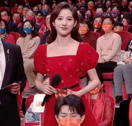 出圈就要穿高定？馬凡舒戰袍皆為國產，鞠婧禕爆款裙也是中國設計