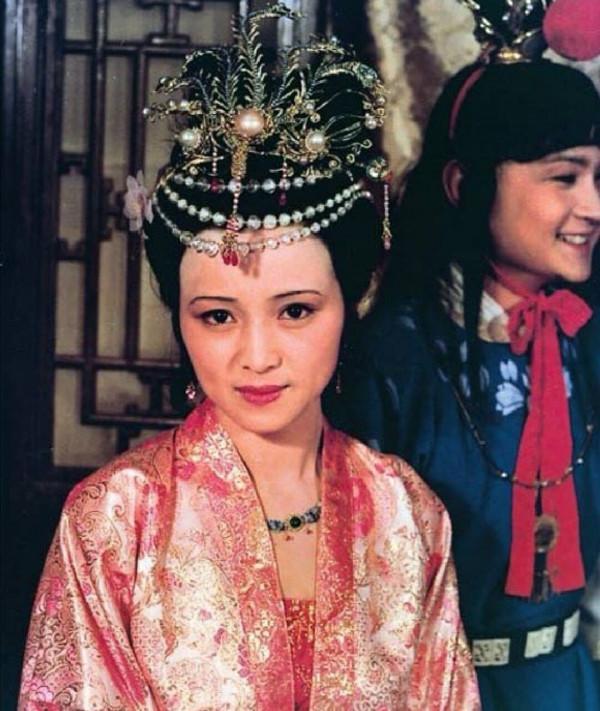 秦可卿為何巧用計謀，安排賈寶玉去自己房間午睡？她到底有何意圖