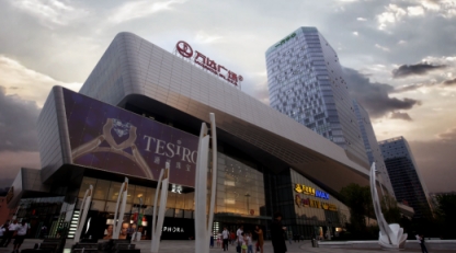 又一位大咖喜提紅旗座駕！王健林助力民族品牌，盡顯愛國情懷