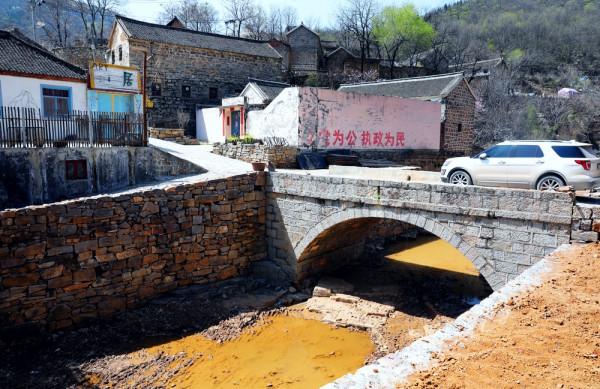 東姚石大溝村，一個用石頭壘砌的世界