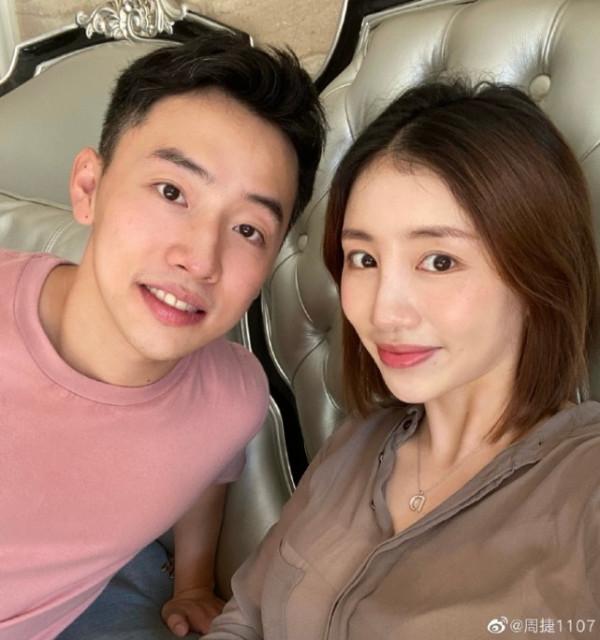 周捷挺孕肚慶生,腳踩細高跟打扮精緻,老公鄒凱送一車鮮花好浪漫 周捷挺孕肚慶生,腳踩細高跟打扮精緻,老公鄒凱送一車鮮花好浪漫