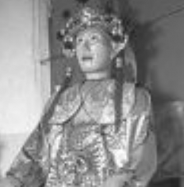 2000年，江西孝子遵遺囑將父製成“木乃伊”，供奉家中無人敢拜訪