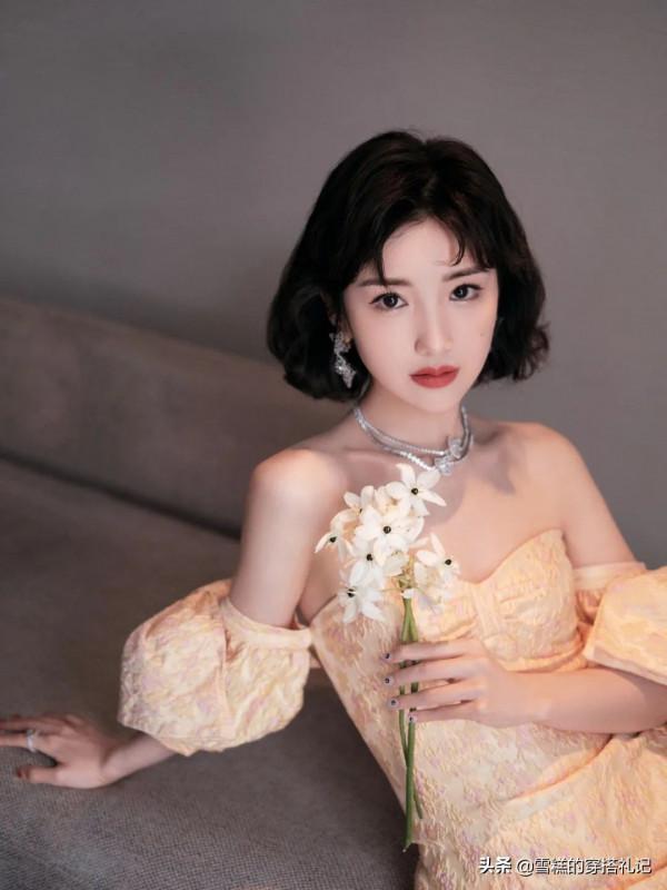 若你今年50歲,建議別留長卷發了,顯老!試試這3種短髮,真減齡 若你今年50歲,建議別留長卷發了,顯老!試試這3種短髮,真減齡