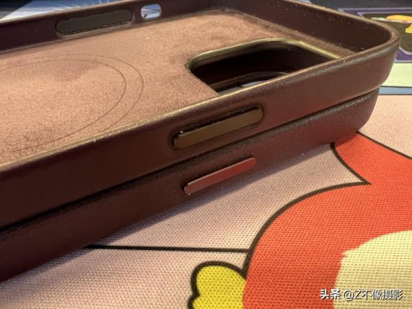 差距有多大?iPhone 13 Pro Max皮質手機殼 拼多多53元vs官網449元 差距有多大?iPhone 13 Pro Max皮質手機殼 拼多多53元vs官網449元