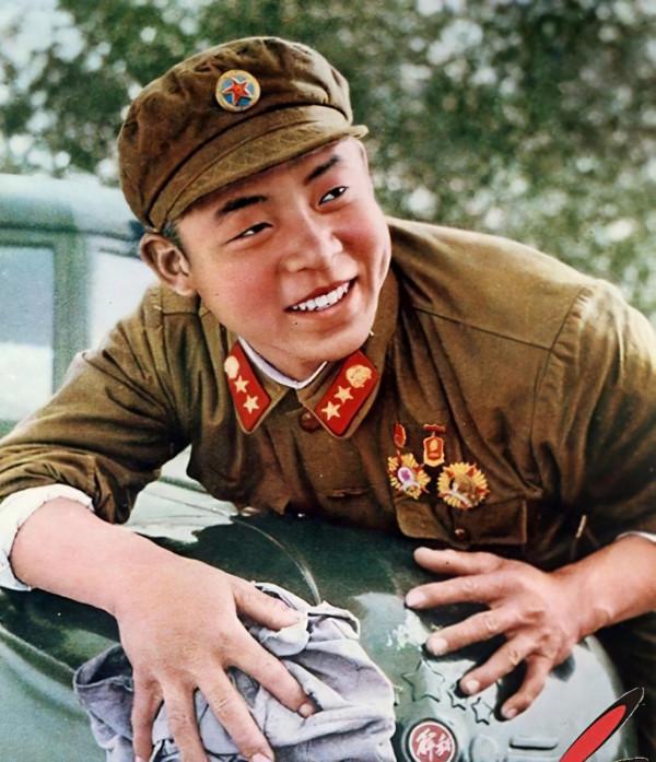 捨命救數百人,被譽為毛主席的好戰士,看救人英雄年四旺的一生 捨命救數百人,被譽為毛主席的好戰士,看救人英雄年四旺的一生