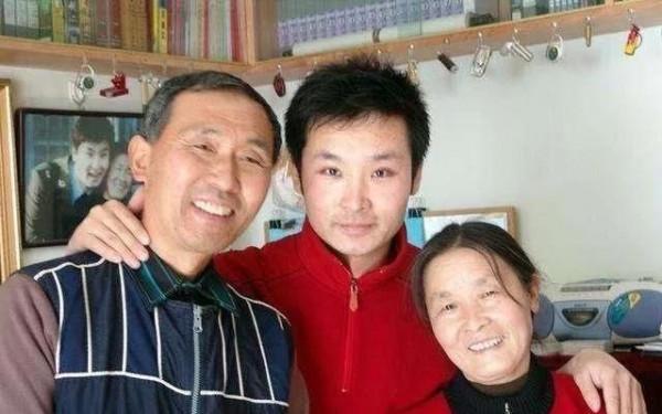 歌唱家劉和剛:農村小子娶世界小姐,父母與岳父母同屋簷安享晚年 歌唱家劉和剛:農村小子娶世界小姐,父母與岳父母同屋簷安享晚年