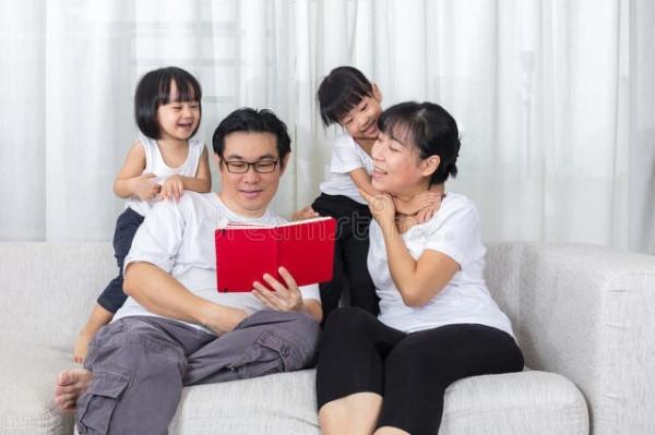 家庭教育能且只能“摸著石頭過河” 家庭教育能且只能“摸著石頭過河”