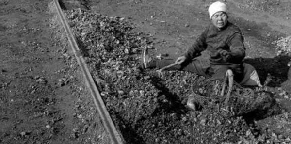 當火車開過來時，人躺在鐵軌中間能活命嗎？解開大家多年的疑惑