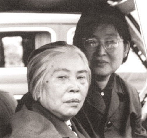 1976年，病重的毛主席給李敏做了一個手勢，大家沒明白是什麼意思