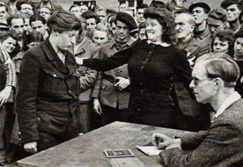 最恐怖的村莊,因為一個富婆的到來,100多名婦女集體謀殺丈夫 最恐怖的村莊,因為一個富婆的到來,100多名婦女集體謀殺丈夫