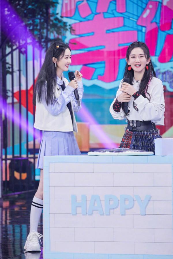 趙麗穎真會搶謝娜風頭！穿學院風竟美過主角，笑起來甜過初戀女神