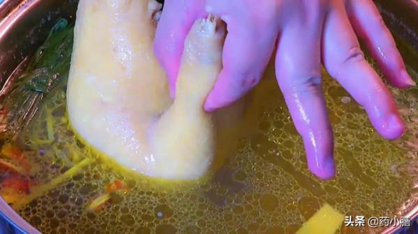 廣東白切扇雞，皮脆柔嫩，非常的好吃