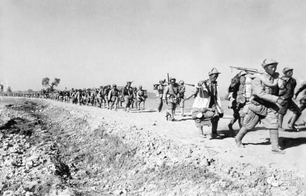 國民黨俘虜評價粟裕：他不僅能指揮解放軍，還能指揮蔣軍