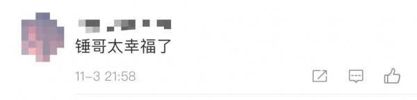 45歲雷神妻子帶娃外出,一家人都不穿鞋,網友:光腳不疼嗎? 45歲雷神妻子帶娃外出,一家人都不穿鞋,網友:光腳不疼嗎?