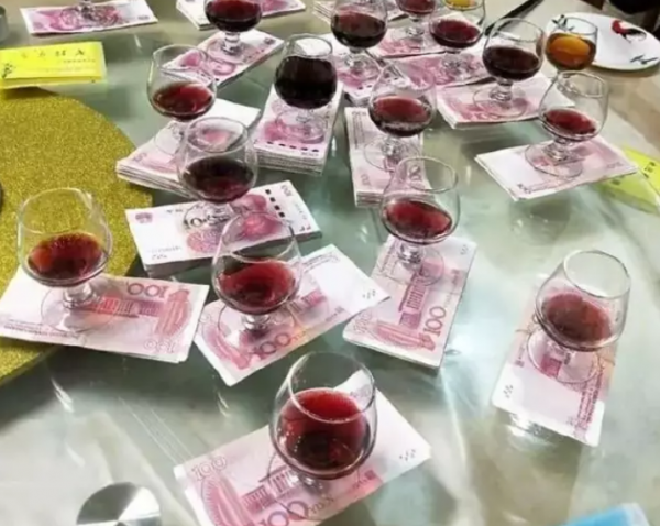 酒文化：東北人一口悶，內蒙人先幹三大碗，廣東人怎麼畫風突變？