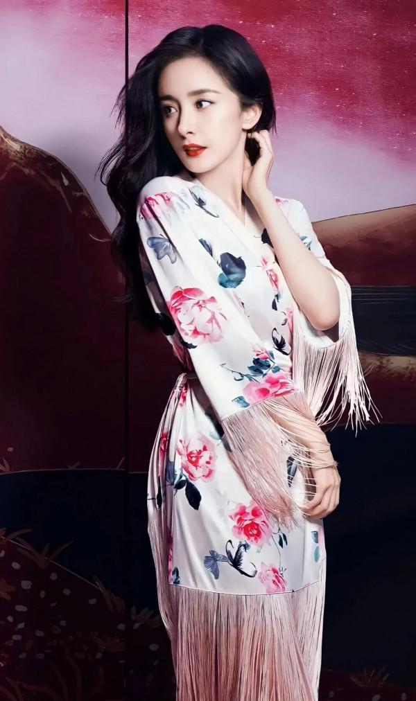 楊冪 國色天香高貴典雅甜蜜女神高畫質桌布