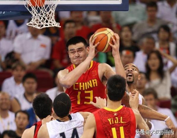 NBA&;籃球超具觀賞性技巧之雙手搶籃板,用得最騷的居然是這哥們 NBA&;籃球超具觀賞性技巧之雙手搶籃板,用得最騷的居然是這哥們