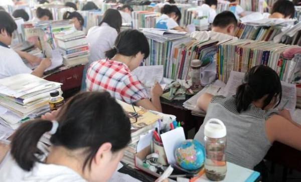 10月1日起,學科類輔導班可能全面取消,家長們一時不願接受事實 10月1日起,學科類輔導班可能全面取消,家長們一時不願接受事實