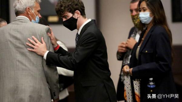 “他太帥了，請放過他”，美國網友的三觀有多奇葩？