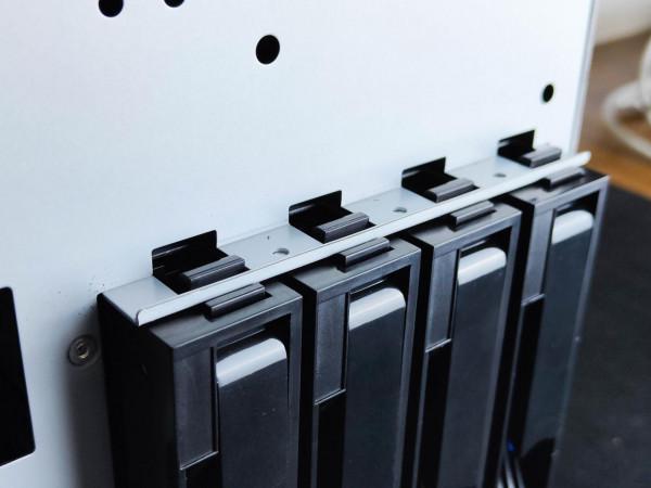 吃了尼卡果實的自由NAS！保姆級萬由新手使用+最佳化+Docker教程