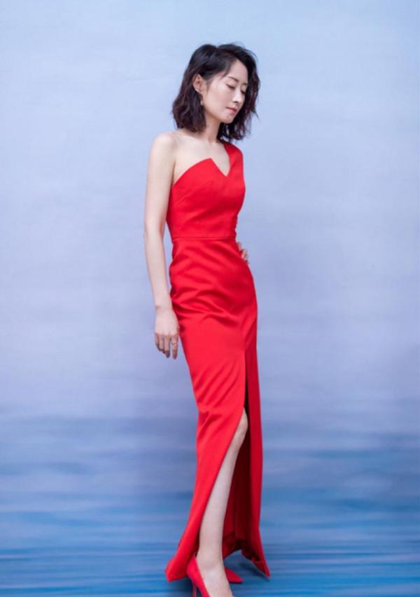 為什麼女明星走紅毯那麼拼？因為連紅毯都內捲了，真是不拼不行啊