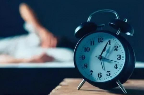 失眠是因為缺少維生素？建議經常失眠的人，適當補充這3種維生素