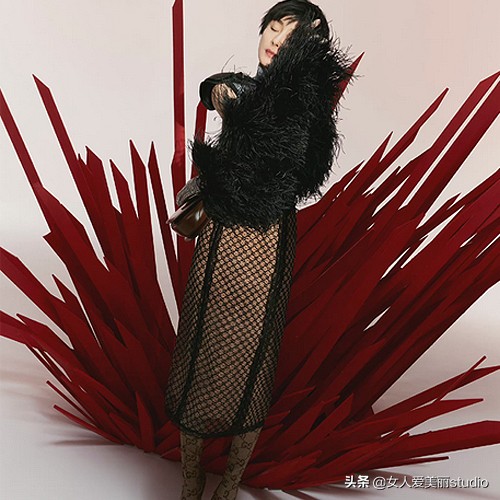 楊冪被網友吐槽是&OpenCurlyDoubleQuote;今年醜封面收割機&rdquo;，果然美女不適合假髮