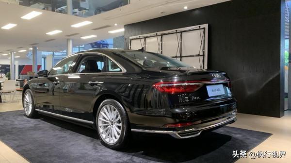 針尖對麥芒！奧迪A8L和寶馬740Li對比實拍，誰會是最佳之選？
