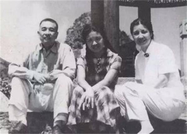 毛主席審定人大常委名單，發現沒有曾志當即加上：她工作很不錯