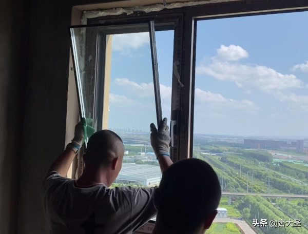 「陽臺封窗」過程全紀錄:開工第一天就踩坑? 「陽臺封窗」過程全紀錄:開工第一天就踩坑?