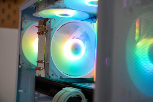 雪裝中的紛呈色彩，主流電競桌面主機裝機分享