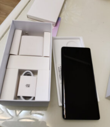 第四部華為手機，家裡正慢慢弄華為生態，鴻蒙的不同裝置互聯真棒