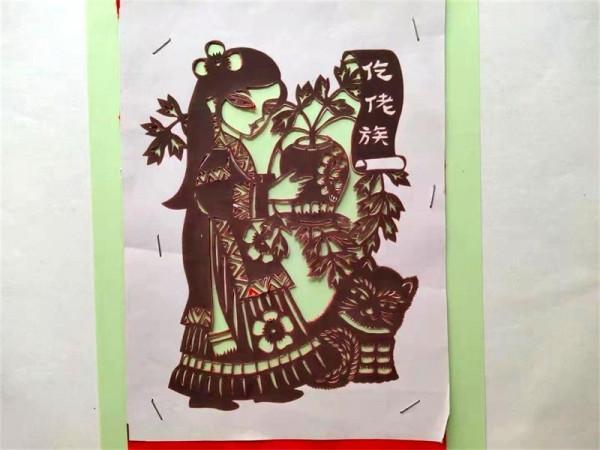 仡佬族剪紙教程:都說花兒美,美麗的仡佬族姑娘比花還美 仡佬族剪紙教程:都說花兒美,美麗的仡佬族姑娘比花還美