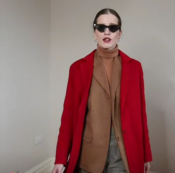 紅色大衣怎麼穿不顯豔俗，試試這些搭配方式，高階又明豔