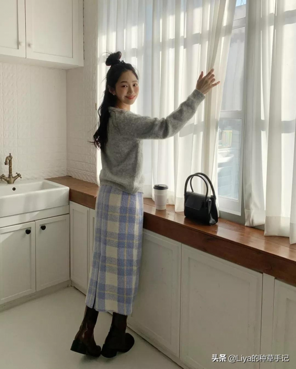 裙子 + 靴子 = 好看 + 高階！美到想報警