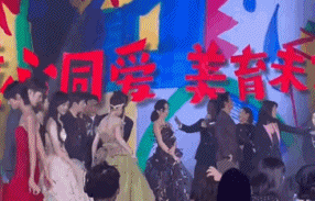 芭莎名場面又來了!合影無人敢站C位,baby遠離陳偉霆和李現互讓 芭莎名場面又來了!合影無人敢站C位,baby遠離陳偉霆和李現互讓