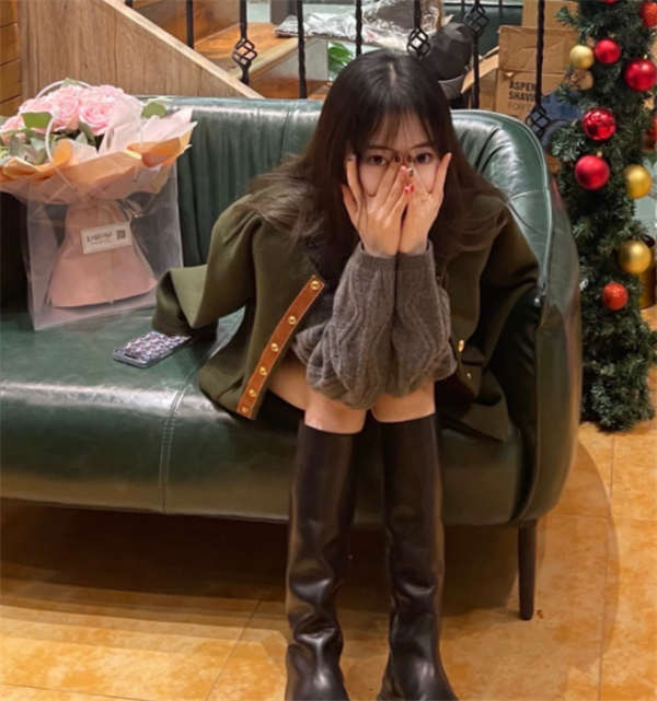 女友為阿水辦別緻慶生宴,十個“奧特曼”圍成一圈,選手認真許願 女友為阿水辦別緻慶生宴,十個“奧特曼”圍成一圈,選手認真許願