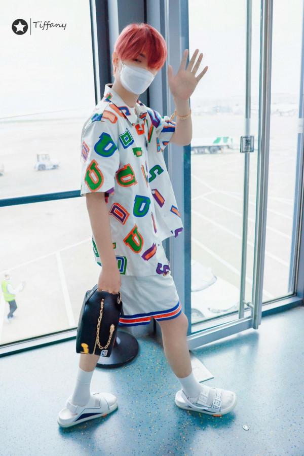 穿長裙、塗指甲油的boy黃明昊，男生還能這麼搭