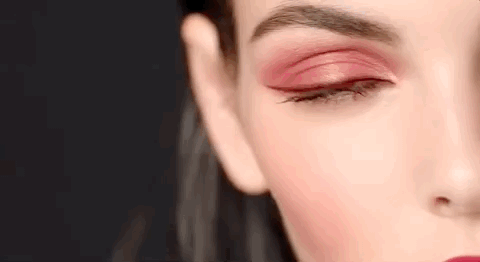 老佛爺離世前“最後一位靈感繆斯”：這是人類可以擁有的美貌嗎？