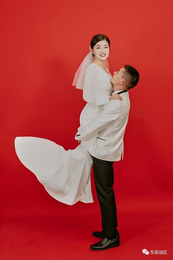 與兵哥哥異地相戀第895天,我們領證了 與兵哥哥異地相戀第895天,我們領證了