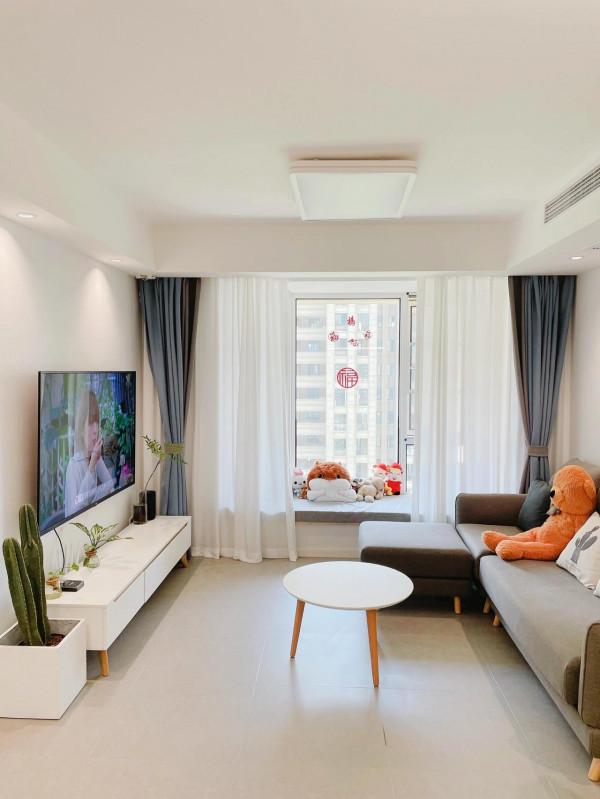 只有年輕人喜歡的極簡風，花了30萬，如今入住8個月地板越來越亮