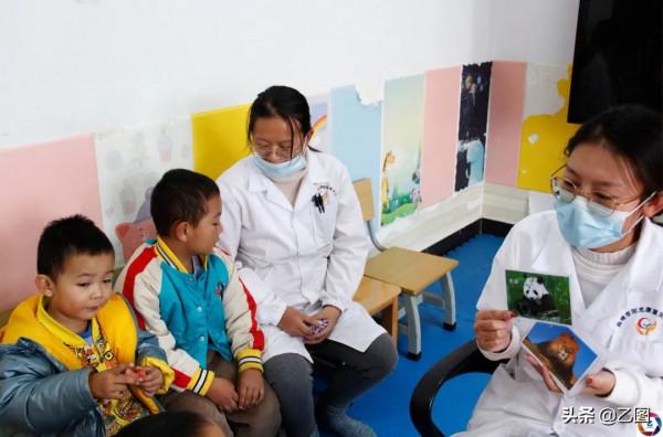 兩個孫子都是星星的孩子,兒媳離婚老伴患癌,奶奶含淚帶孫子求醫 兩個孫子都是星星的孩子,兒媳離婚老伴患癌,奶奶含淚帶孫子求醫