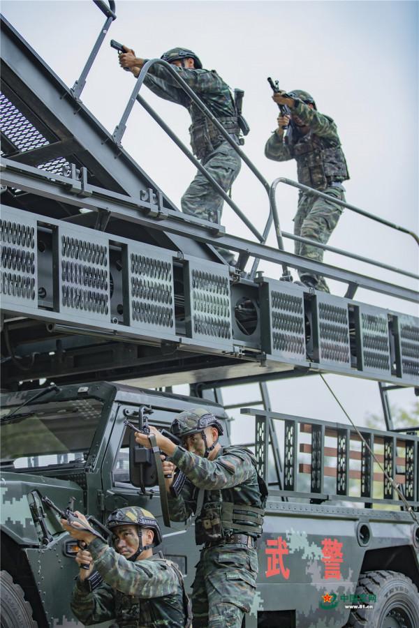 實戰實訓礪尖兵!武警廣西總機動支隊反恐演練影像 實戰實訓礪尖兵!武警廣西總機動支隊反恐演練影像