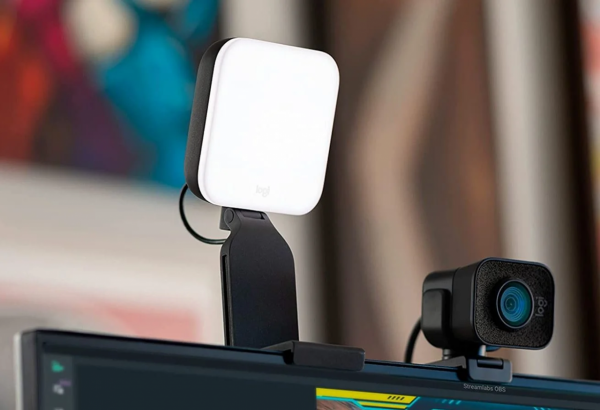 羅技釋出照明配件Litra Glow 為視訊通話與內容創作中的人物補光