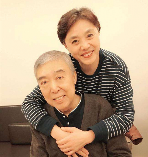 師勝傑逝世三年，妻子宋豔為他留在故居，身在國外的女兒怎樣了