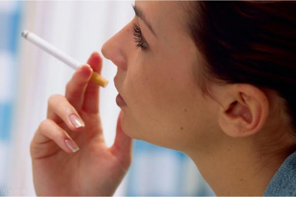 喝酒、吸菸對比,哪個對身體傷害性更大?專家給出了你想要的答案 喝酒、吸菸對比,哪個對身體傷害性更大?專家給出了你想要的答案