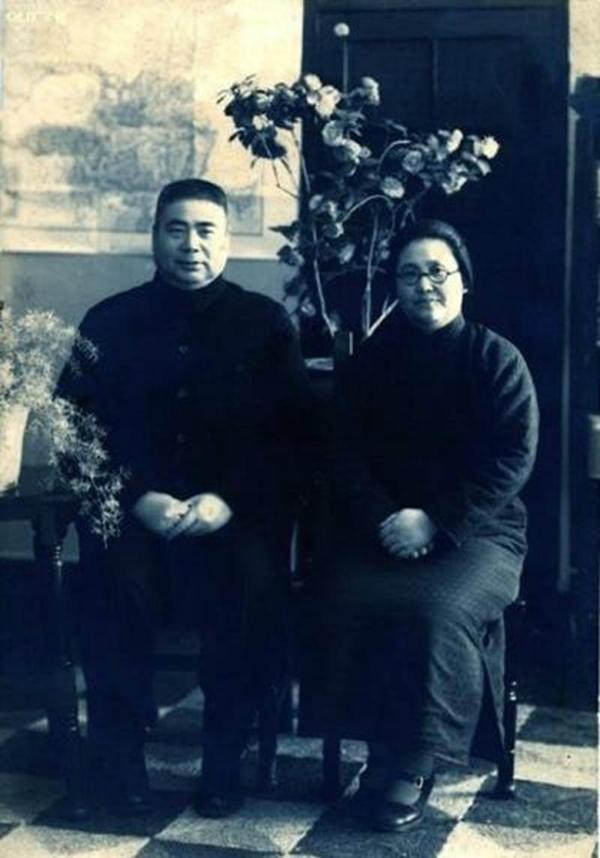 馮玉祥請客從不允許吸菸,但只有一人例外,主席:我要違反紀律了 馮玉祥請客從不允許吸菸,但只有一人例外,主席:我要違反紀律了