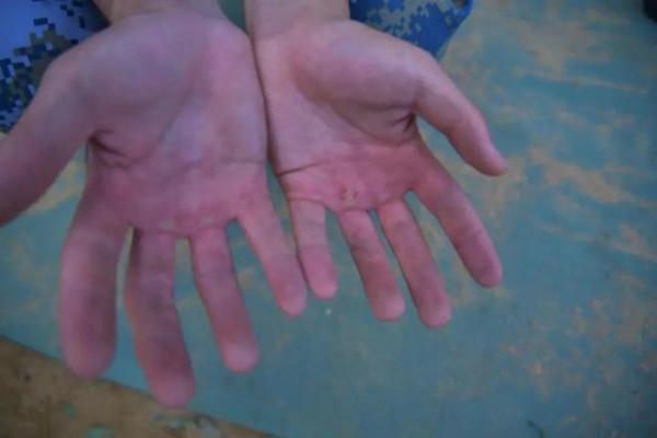 《羋月傳》童星變身海軍兵哥，網友直呼：這才是真偶像